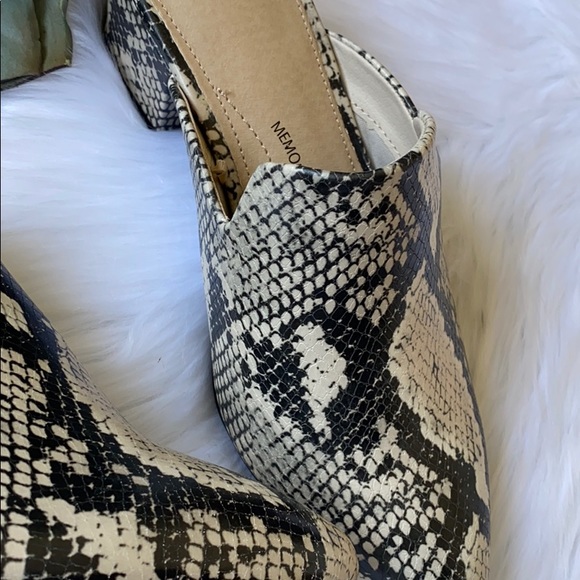 Snake skin print heeled mule slip on point toe - Picture 4 of 5